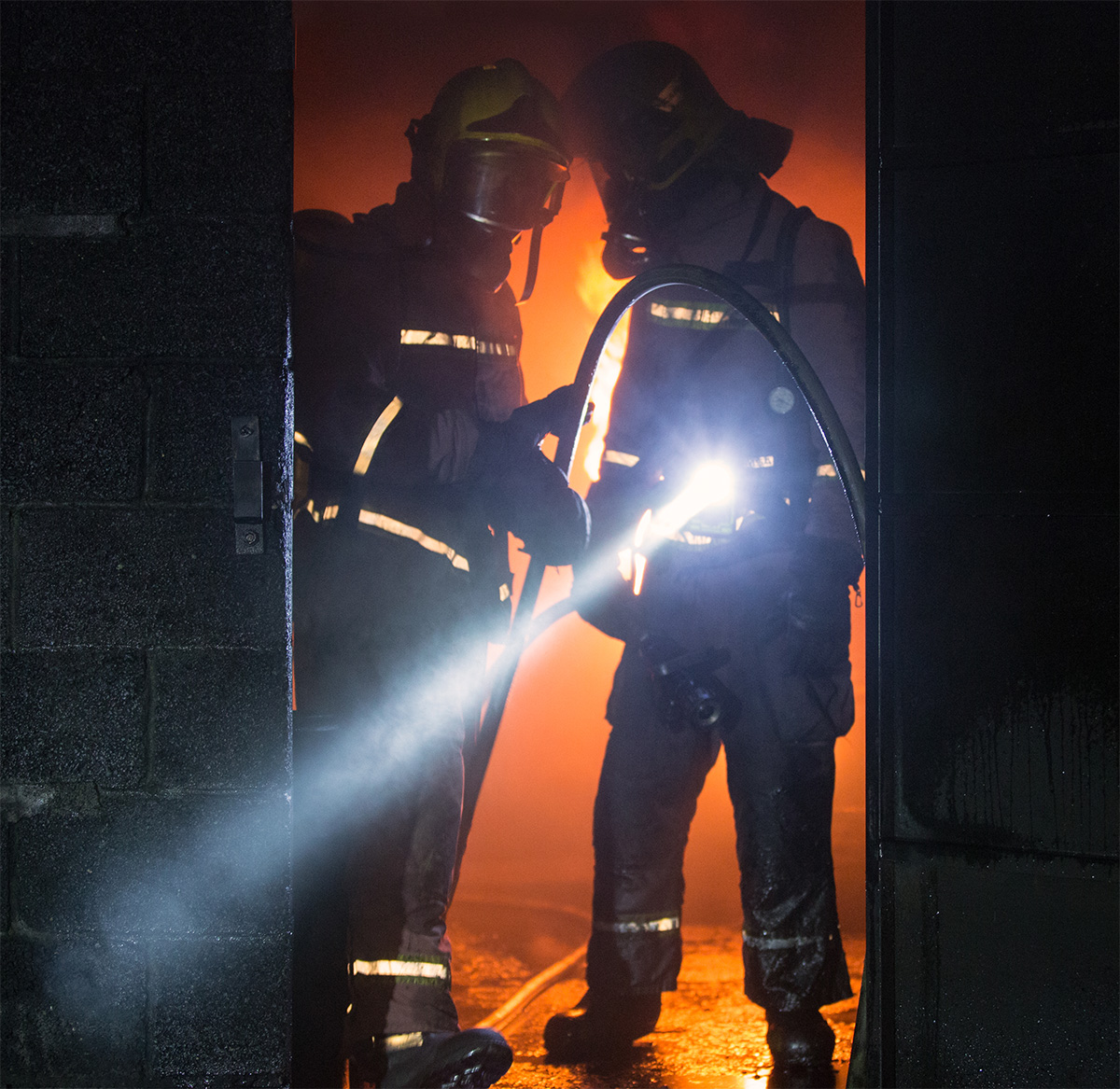 pelican peli products 3715 usa made high lumens fire flashlight